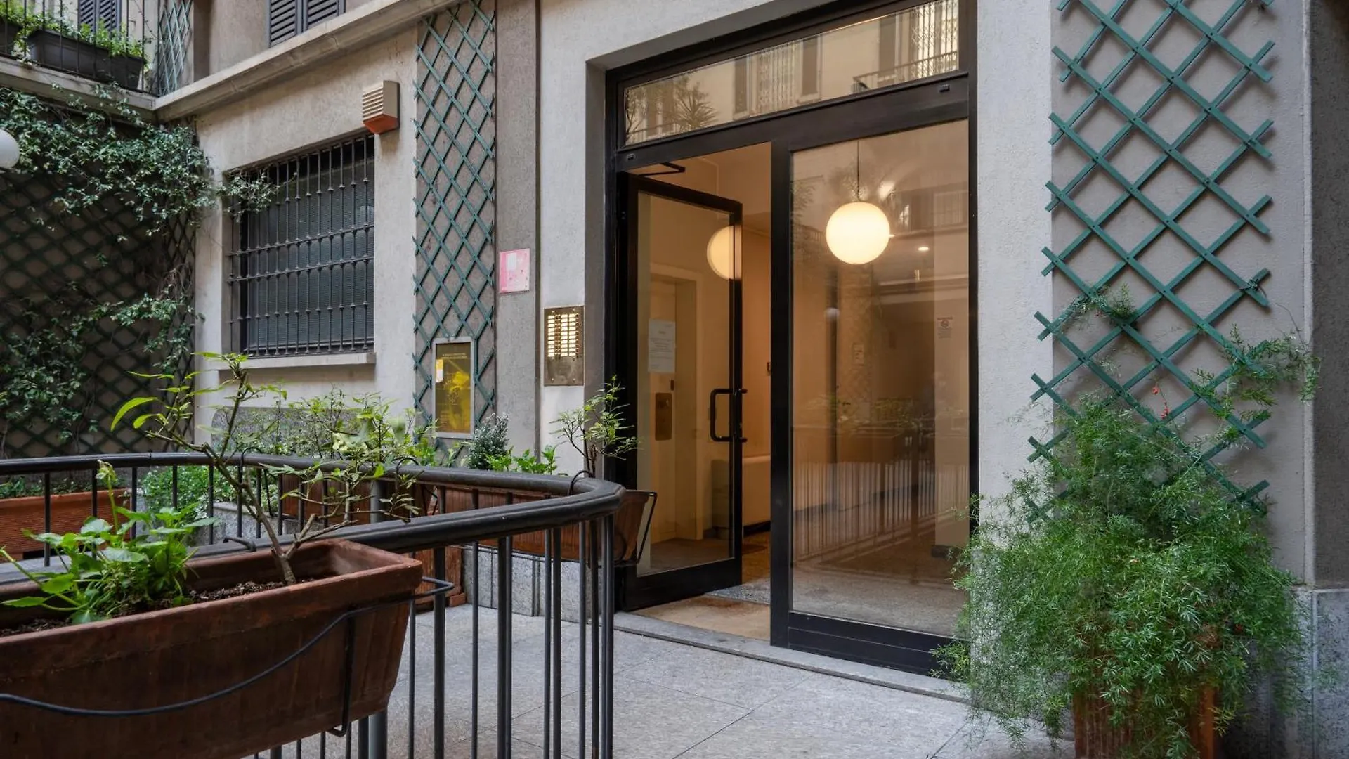 Repubblica Premium Apartment Milan Italy